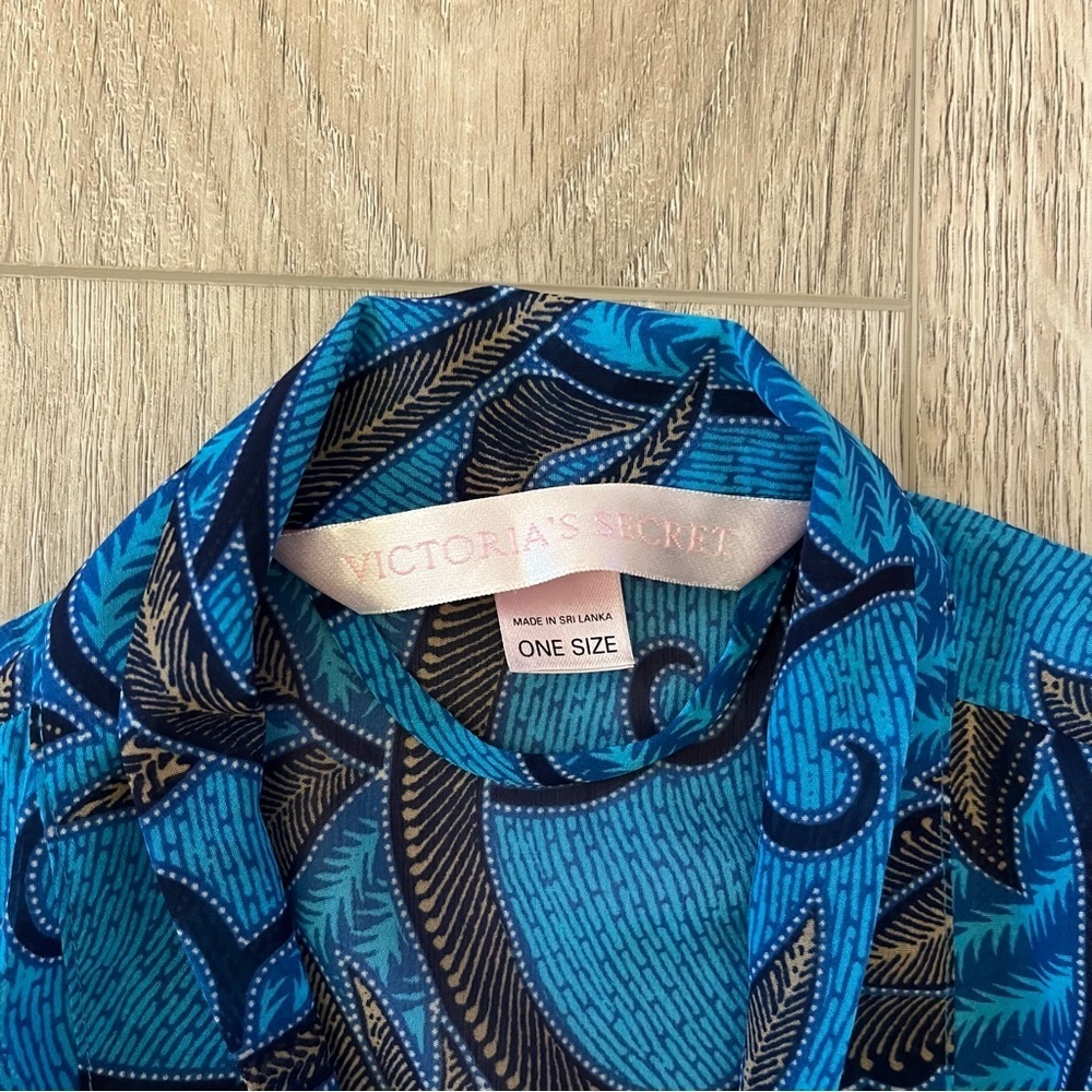 Victoria's Secret Robe - Picture 5 of 5